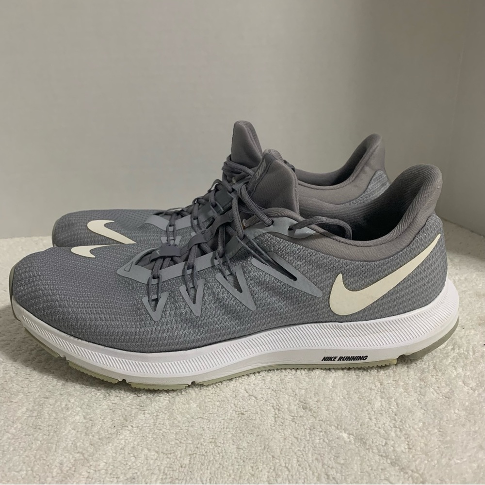 Nike Grey Athletic Running Shoes Sneakers Size‎ 10 AA7403-010